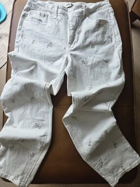 Seven7 White Jeans with Subtle Floral Embroidery
